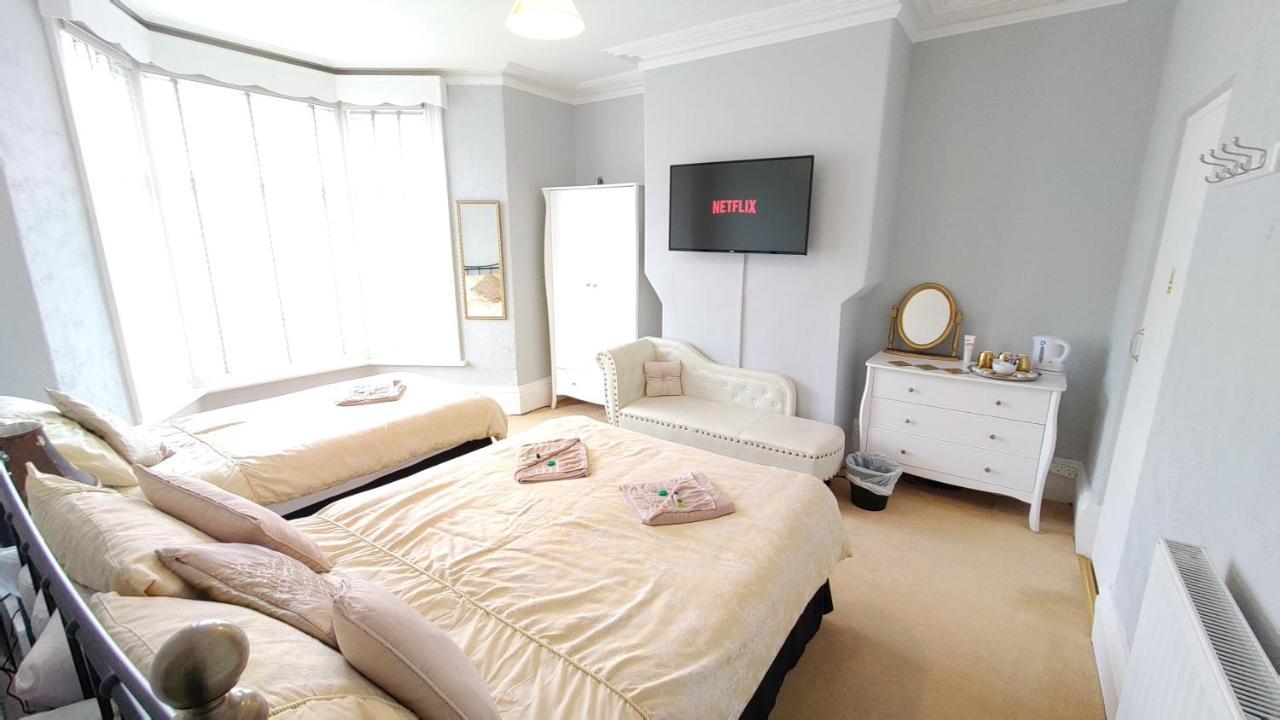 Family Room with En Suite (2 Adults + 1 Child)